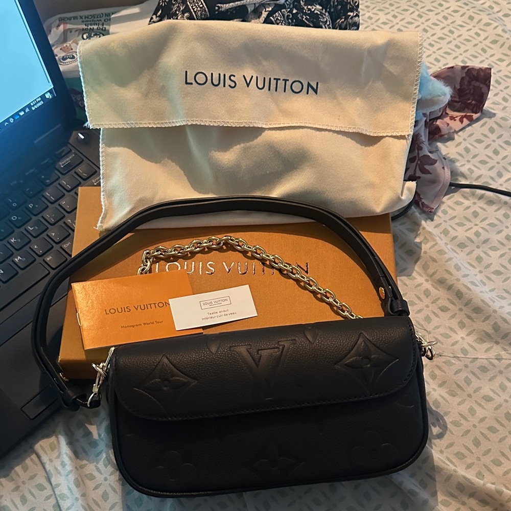 LV bag with Gold Chain
Wallet in chain Ivy monogram